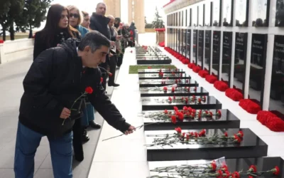 Azərbaycan Milli Qeyri-Hökumət Təşkilatları Forumu Şəhidlər xiyabanını ziyarət edib