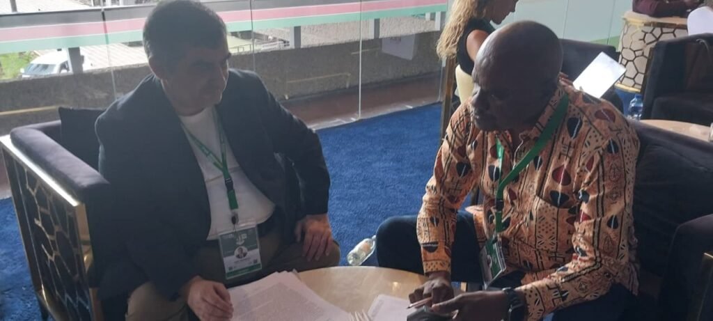 Keniyanın Nayrobi şəhərində keçirilən İkinci Afrika Şəhərsalma Forumu çərçivəsində Aprelin 9-da Azərbaycan Milli QHT Forumunun İdarə Heyətinin sədri Ramil İskəndərli və mərkəzi ofisi Nayrobidə yerləşən Pan – Afrika İqlim Ədaləti Alyansının (PACJA) Proqramlar üzrə rəhbəri Filip Kilonzo ilə görüş keçirilmişdir.